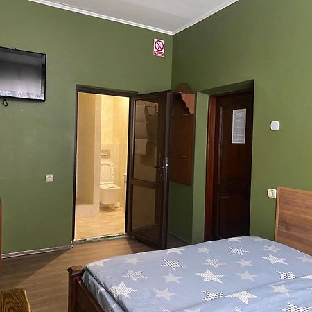 Mini-Hotel Neptun Rivne Buitenkant foto