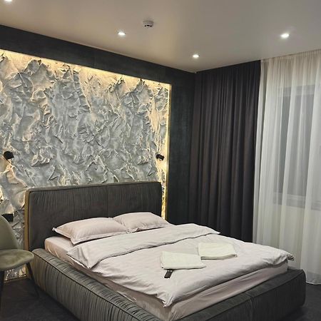 Mini-Hotel Neptun Rivne Buitenkant foto