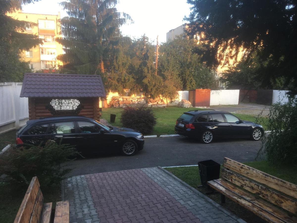 Mini-Hotel Neptun Rivne Buitenkant foto