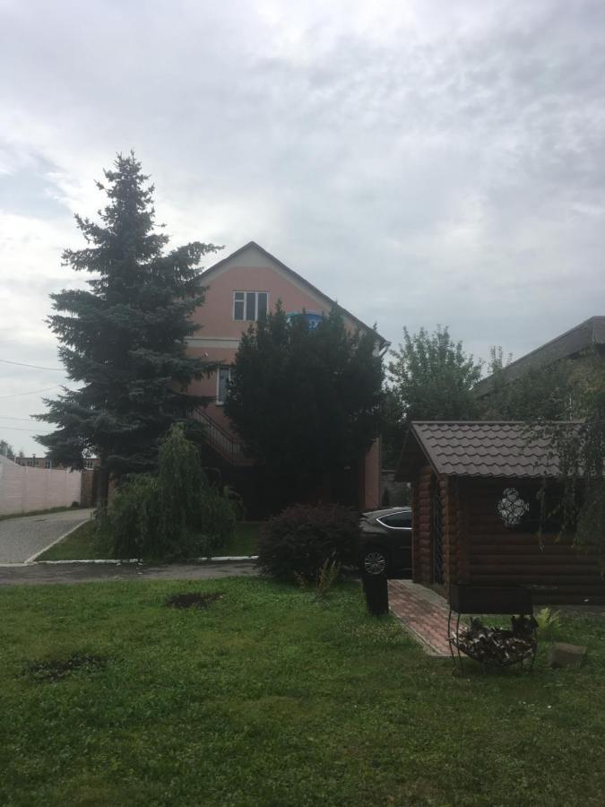 Mini-Hotel Neptun Rivne Buitenkant foto