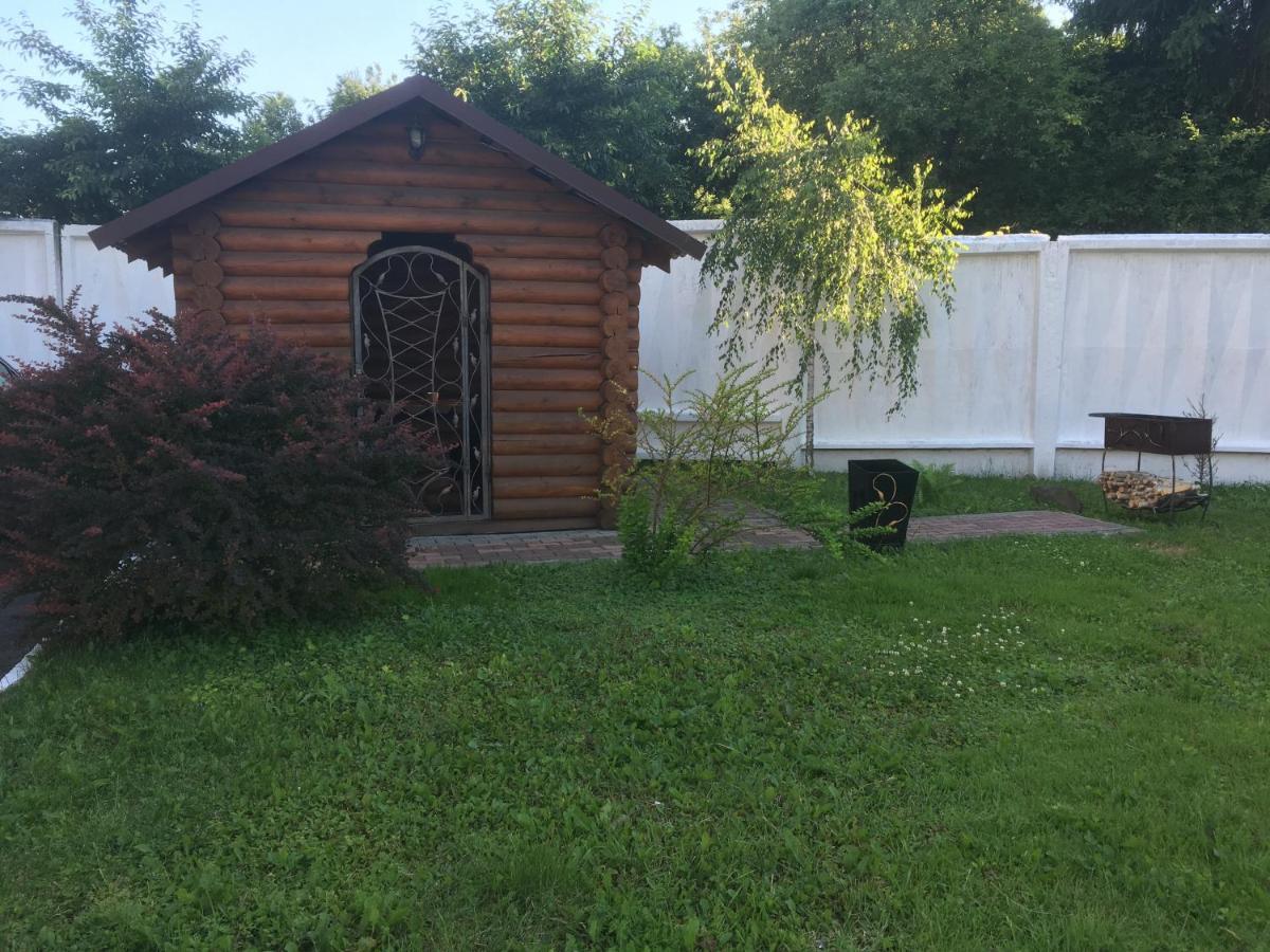 Mini-Hotel Neptun Rivne Buitenkant foto