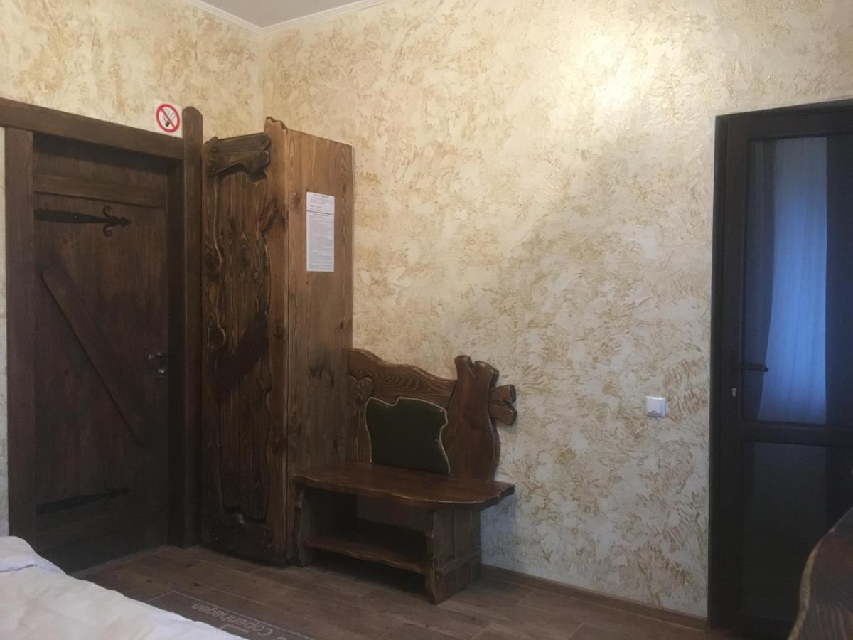Mini-Hotel Neptun Rivne Buitenkant foto
