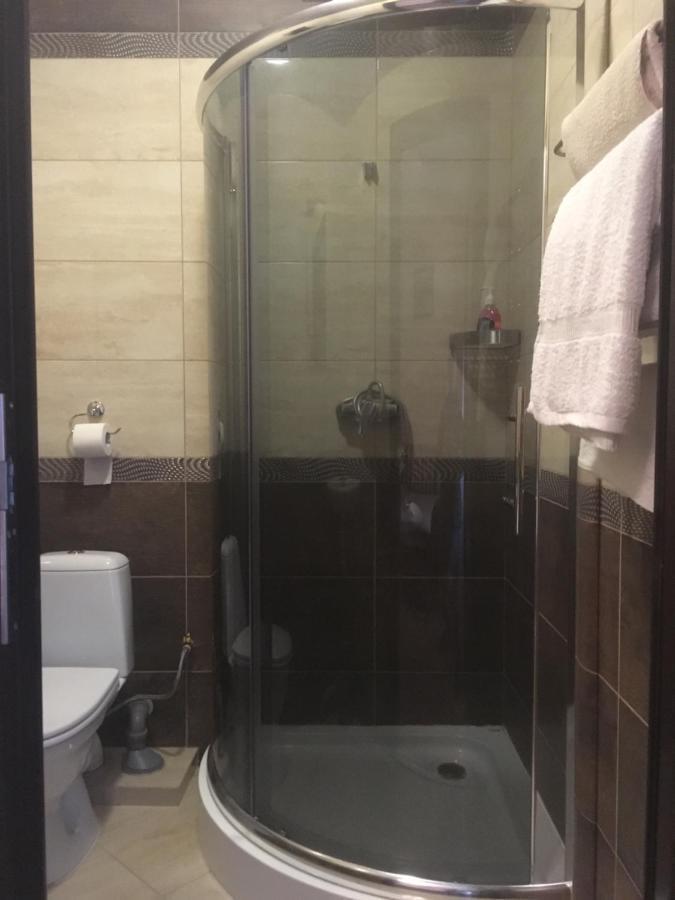Mini-Hotel Neptun Rivne Buitenkant foto