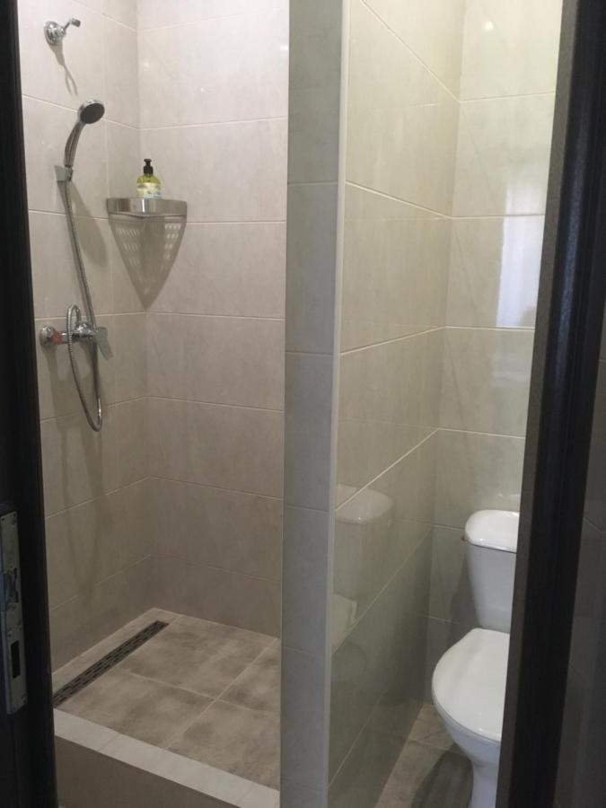 Mini-Hotel Neptun Rivne Buitenkant foto