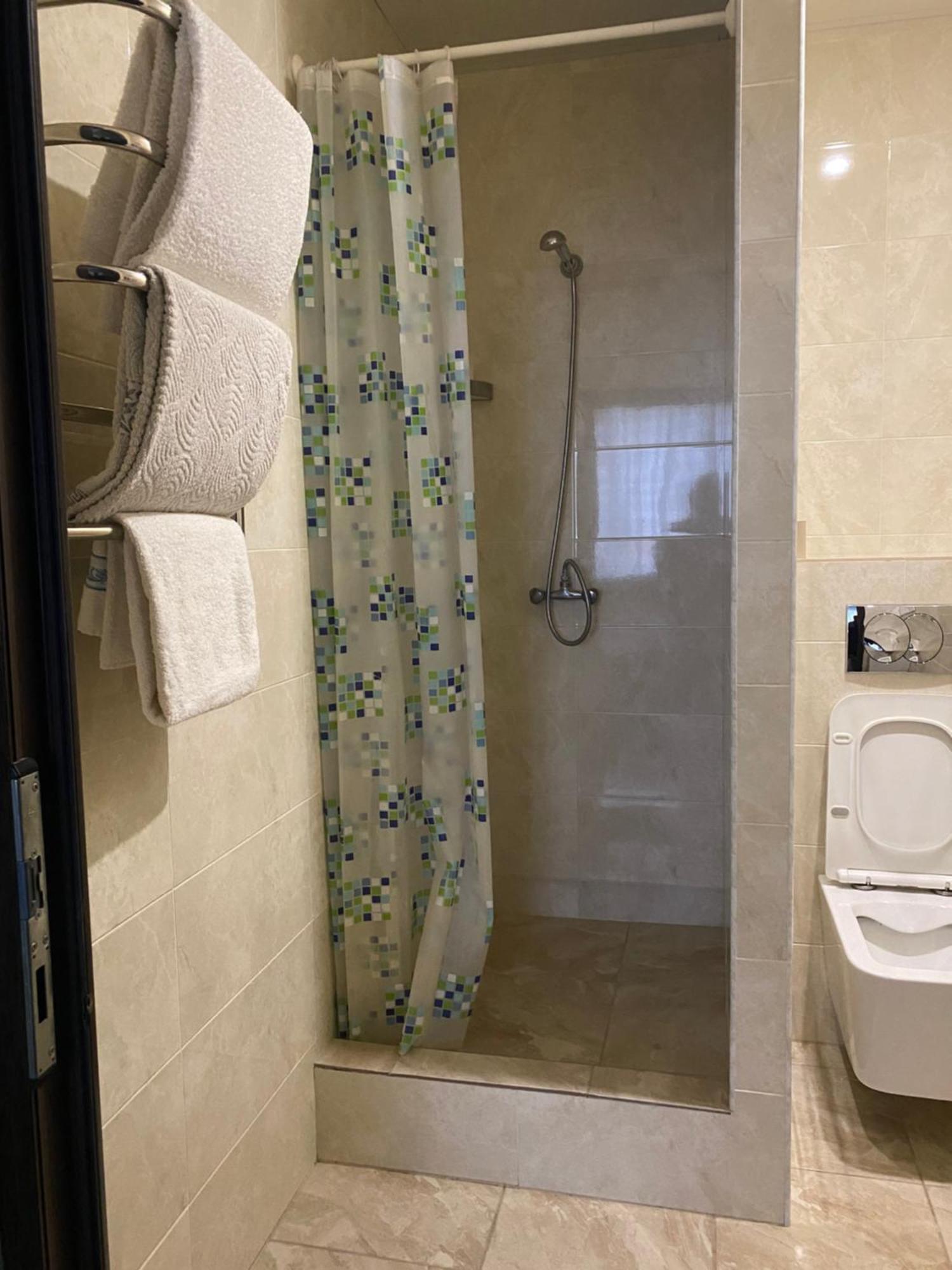 Mini-Hotel Neptun Rivne Buitenkant foto