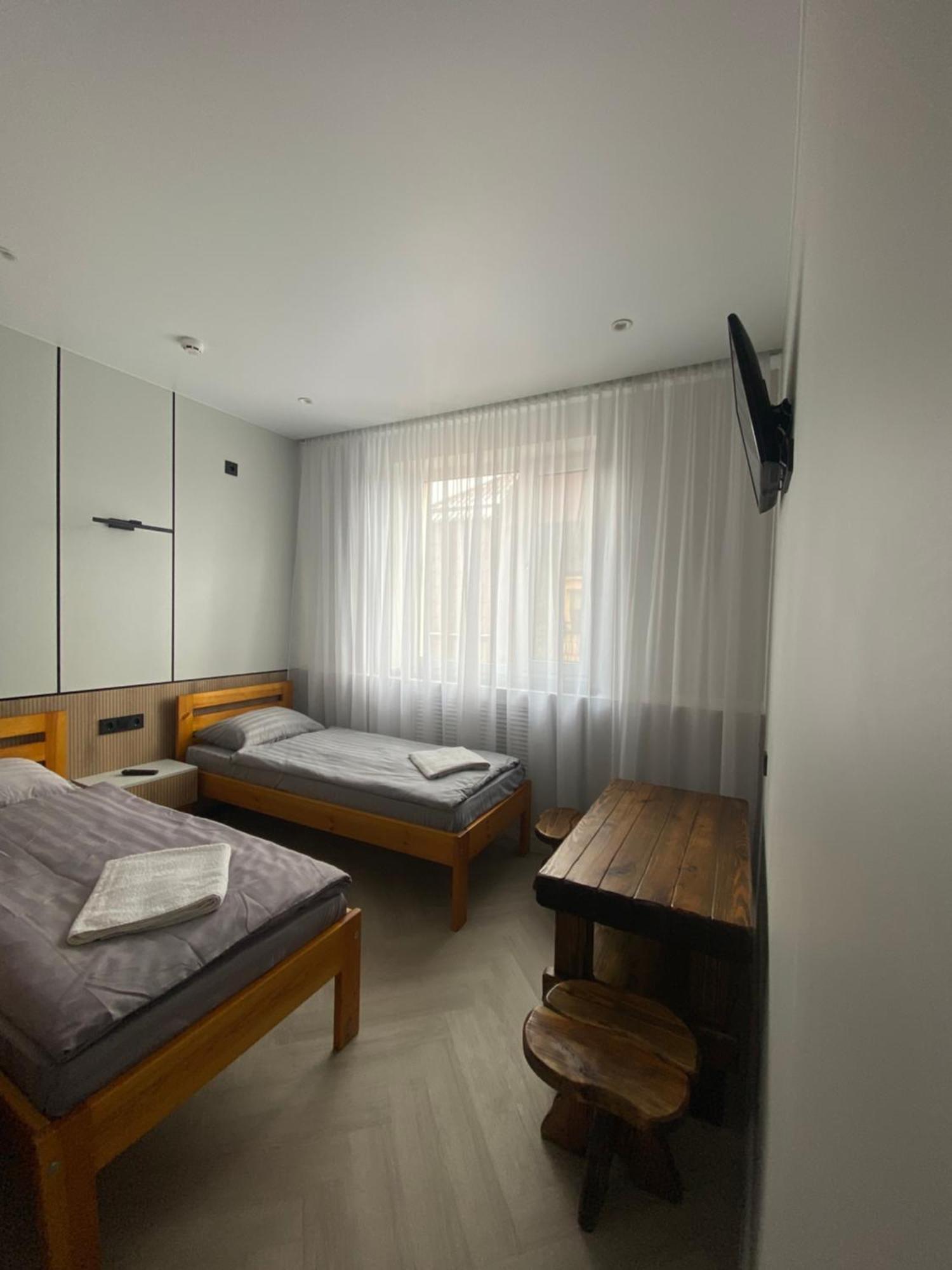 Mini-Hotel Neptun Rivne Buitenkant foto