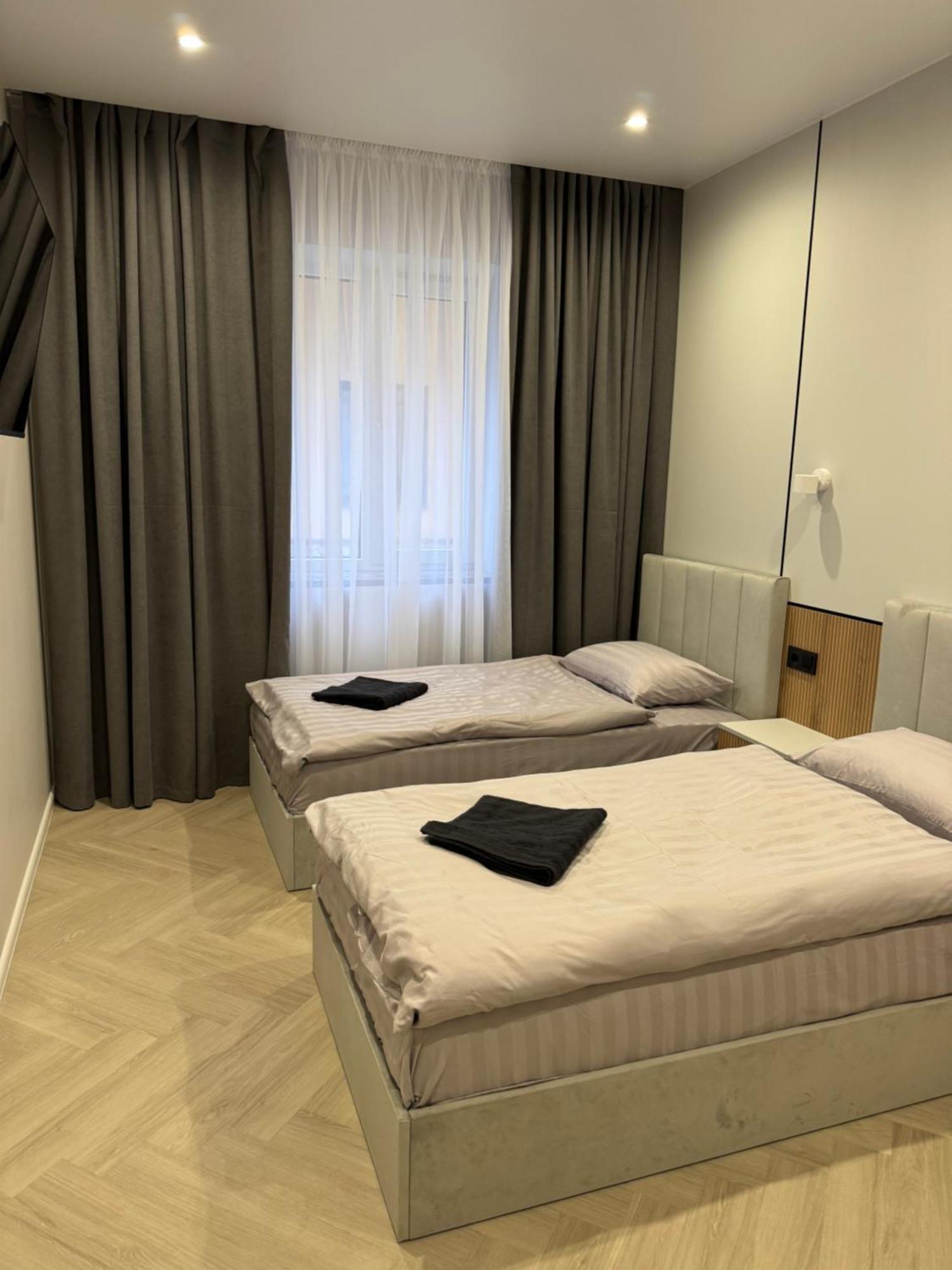 Mini-Hotel Neptun Rivne Buitenkant foto