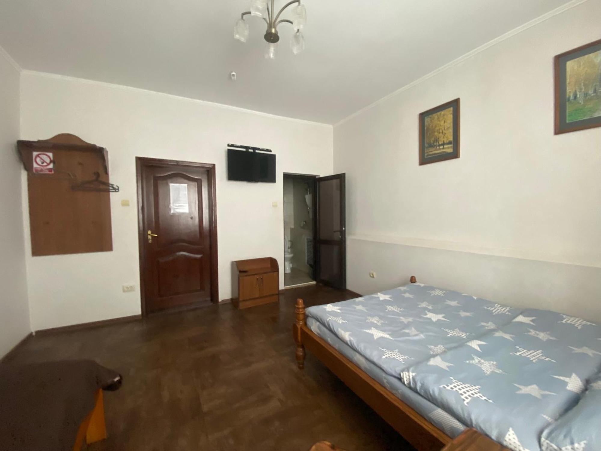 Mini-Hotel Neptun Rivne Buitenkant foto