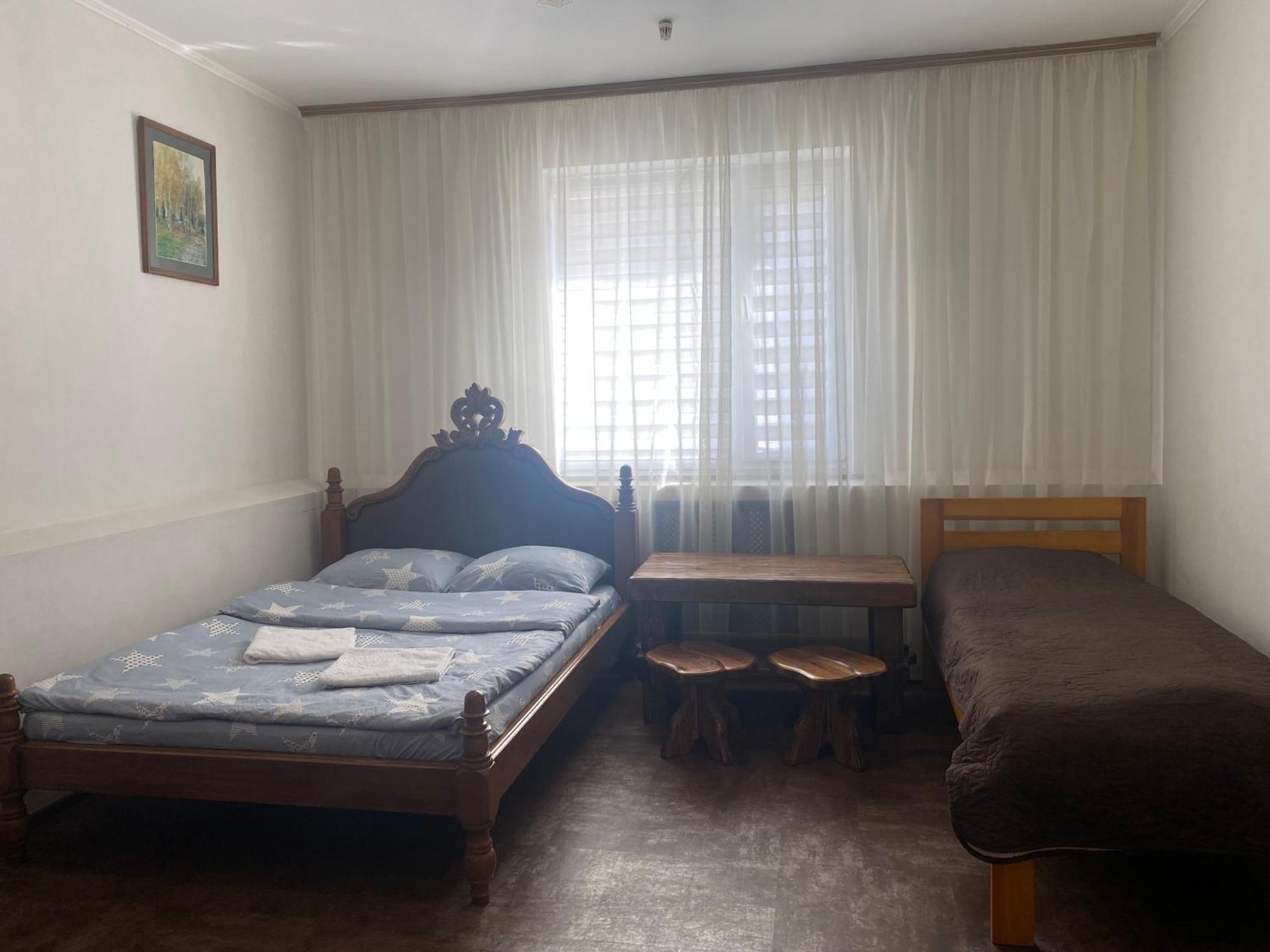Mini-Hotel Neptun Rivne Buitenkant foto