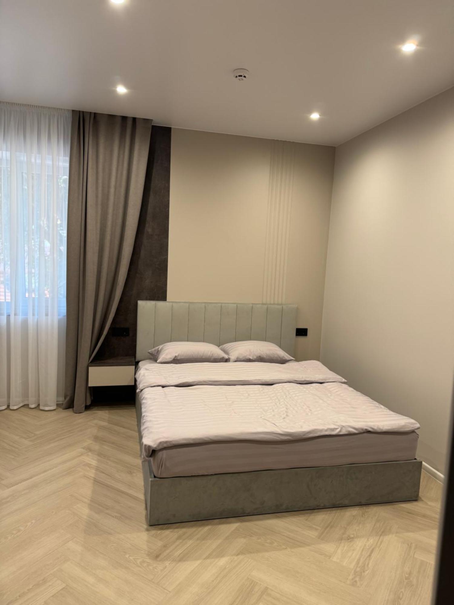 Mini-Hotel Neptun Rivne Buitenkant foto
