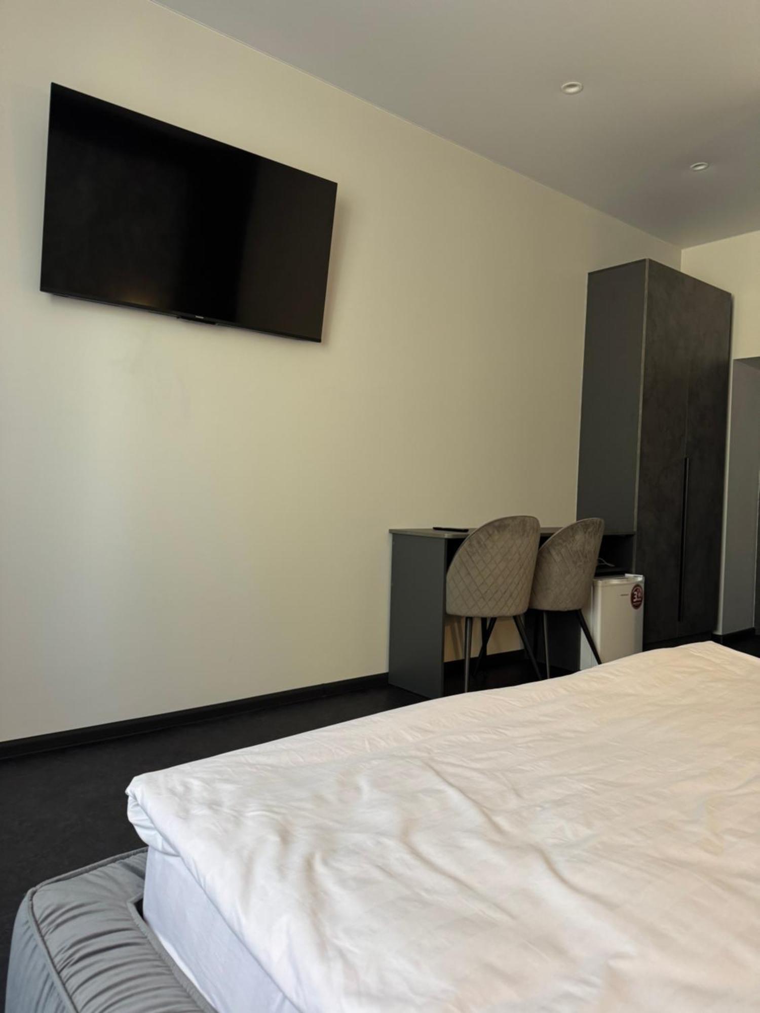 Mini-Hotel Neptun Rivne Buitenkant foto
