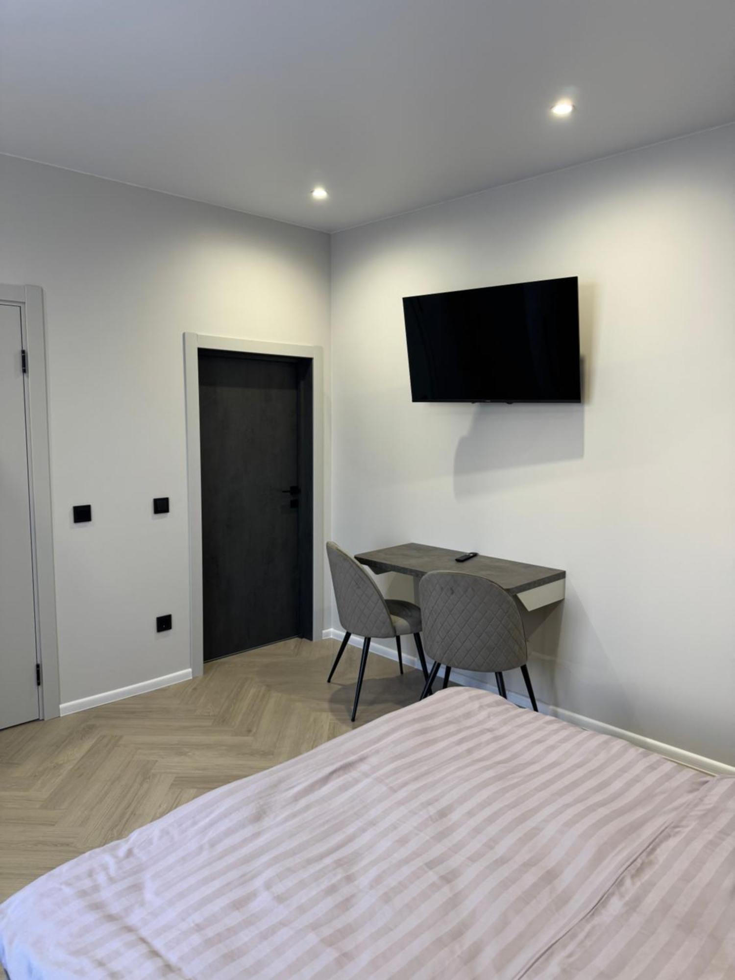 Mini-Hotel Neptun Rivne Buitenkant foto